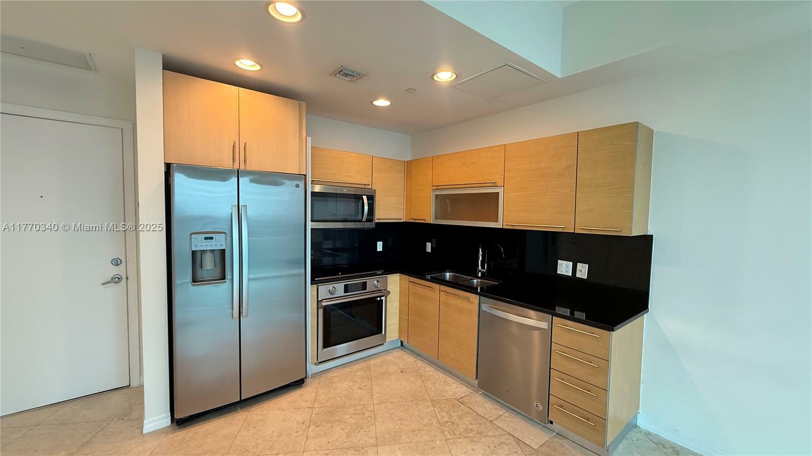 Property Photo: 950 Brickell Bay Dr 4209 FL 33131