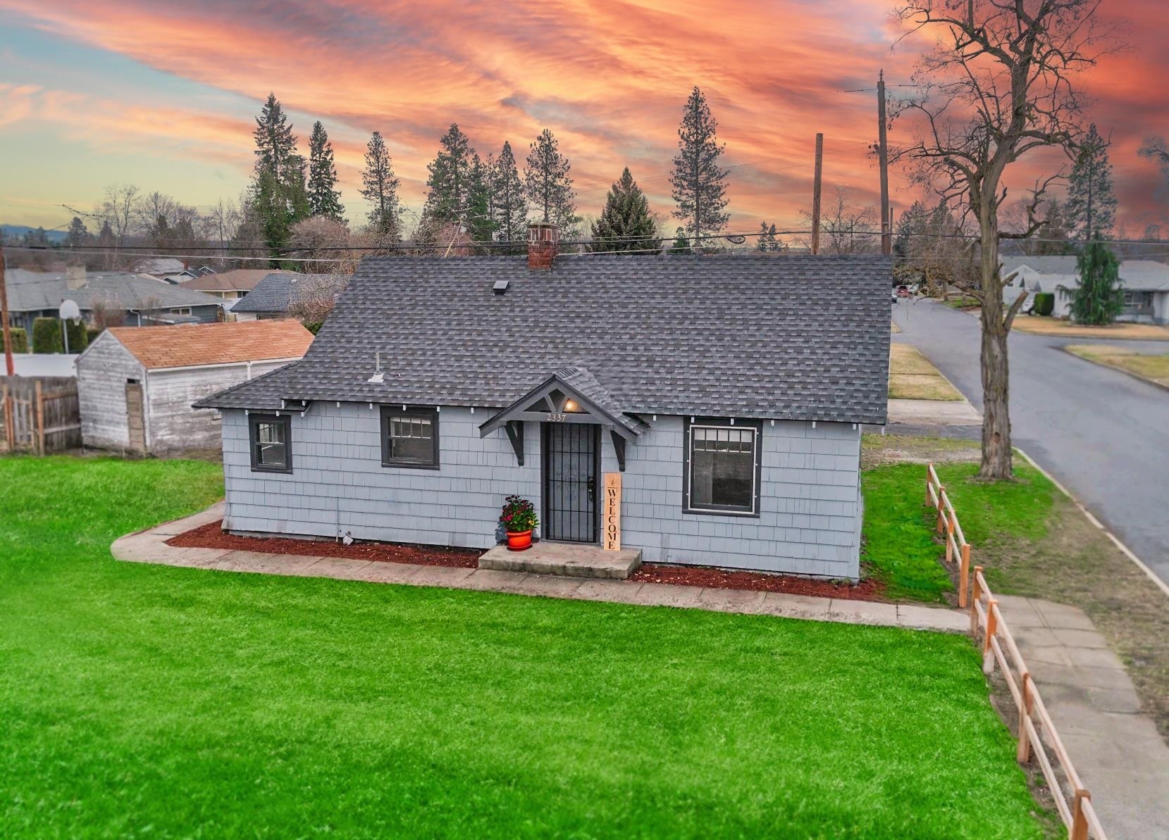Property Photo: 2337 W Kiernan Ave WA 99205