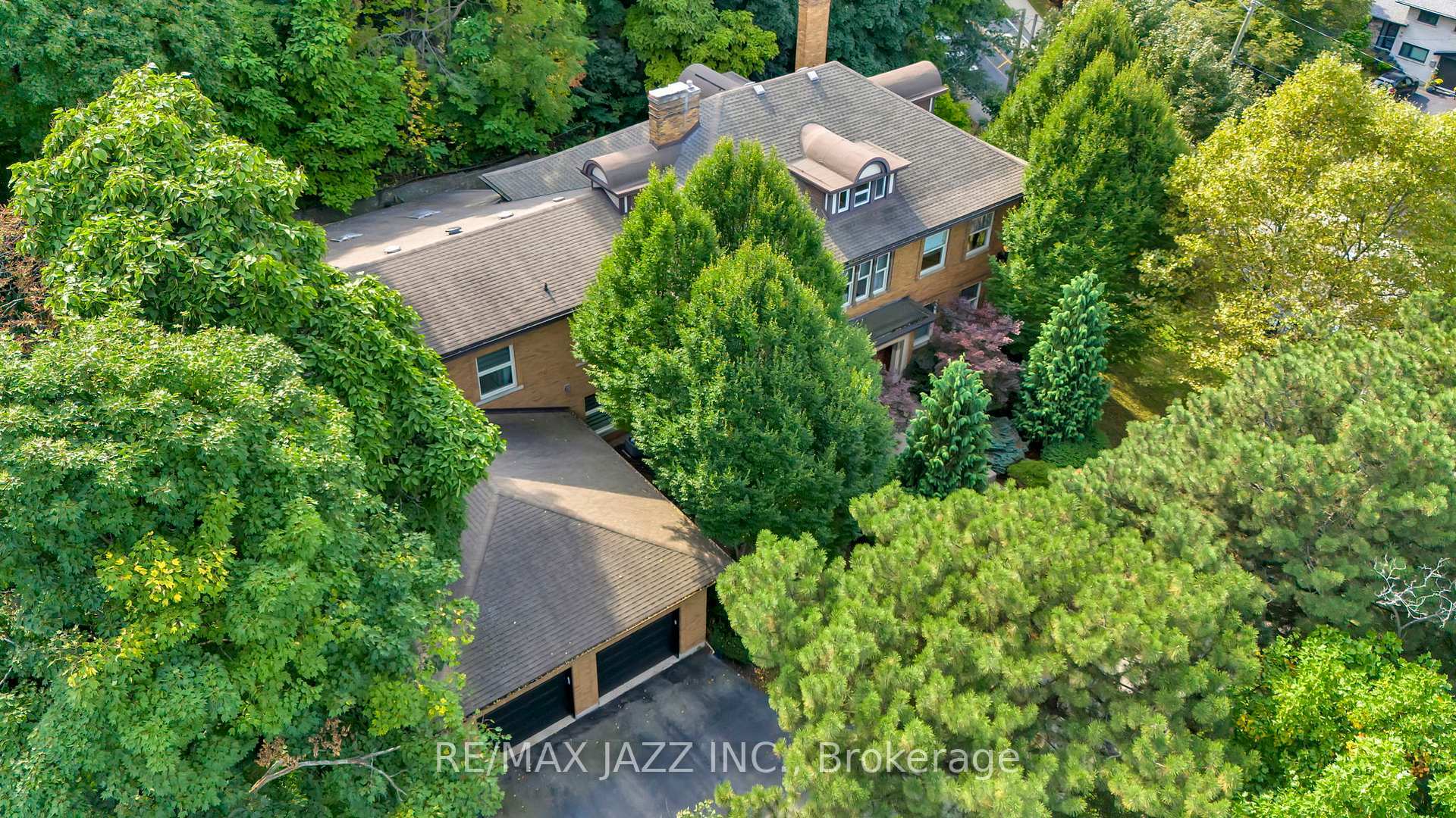 Property Photo: 407 Queen Street S ON L8P 3T8