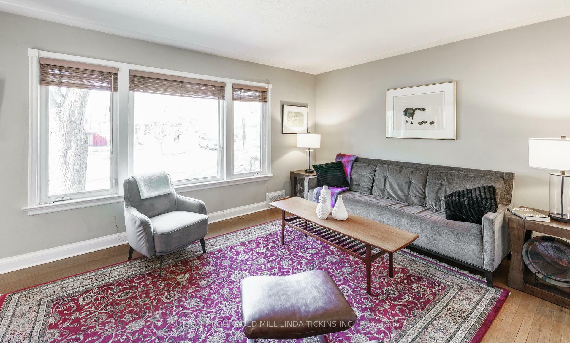 Photo de la propriété: 31 Kenway Road ON M8Z 4W9