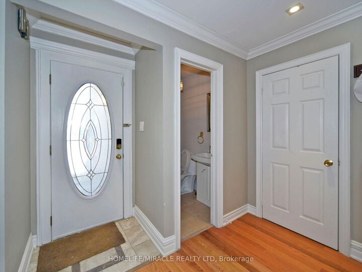 Property Photo:  824 Crowells Street  ON L1K 1X3 