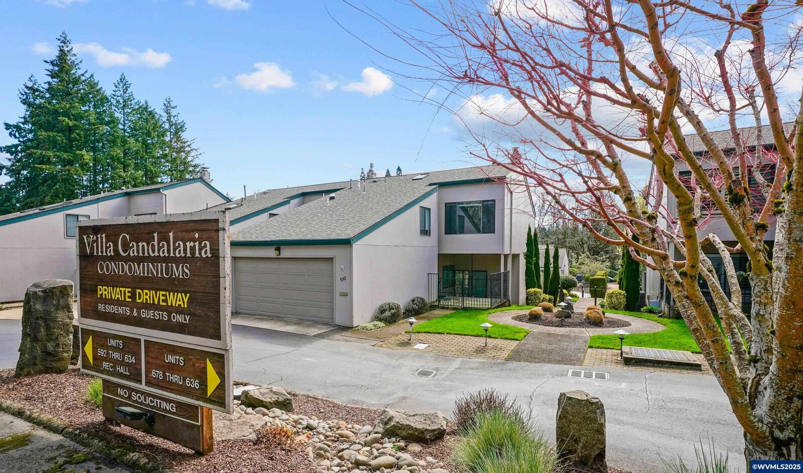 Property Photo: 592 Salem Heights St S OR 97302