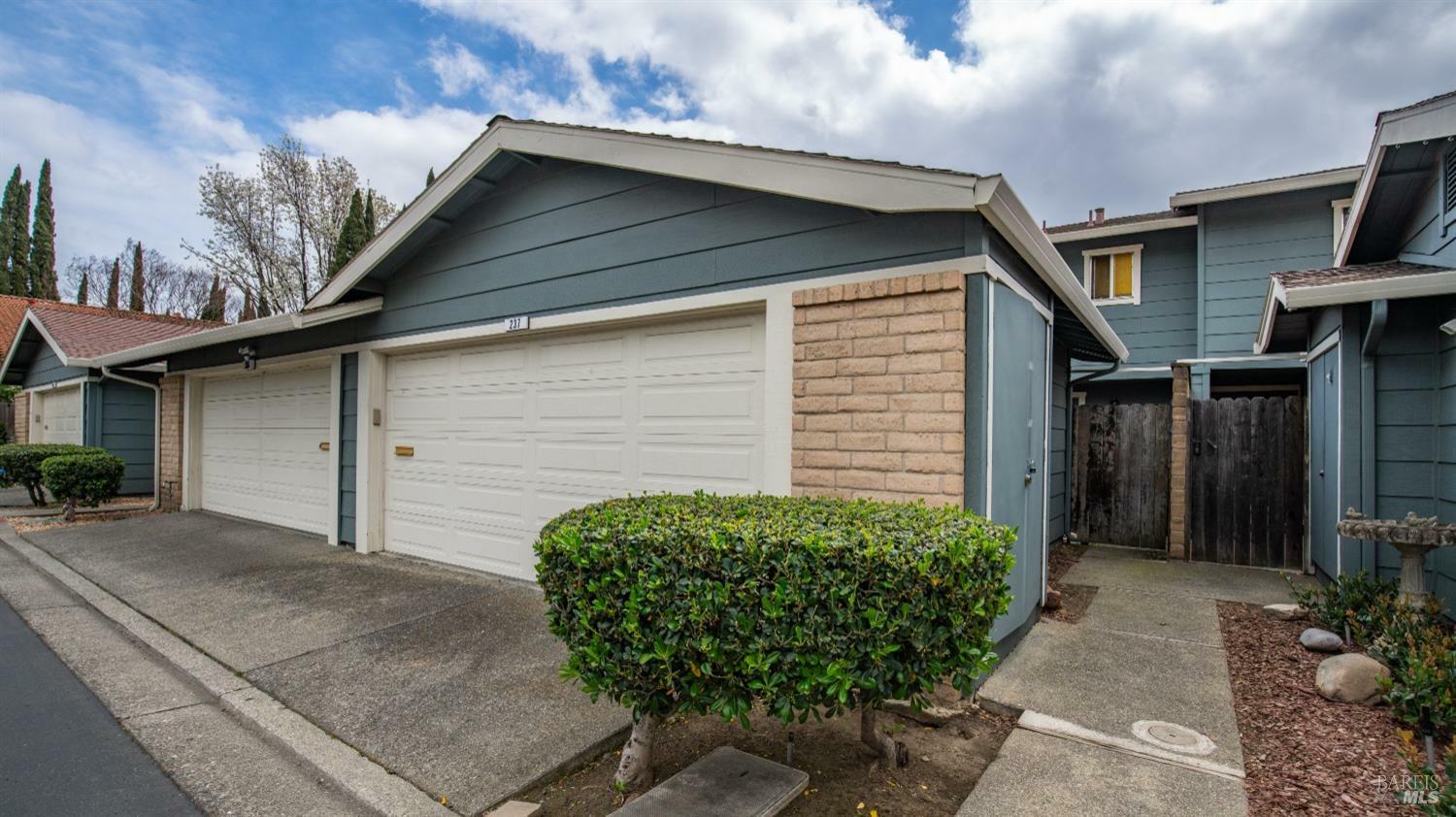 Property Photo: 237 Sunflower Court CA 94533