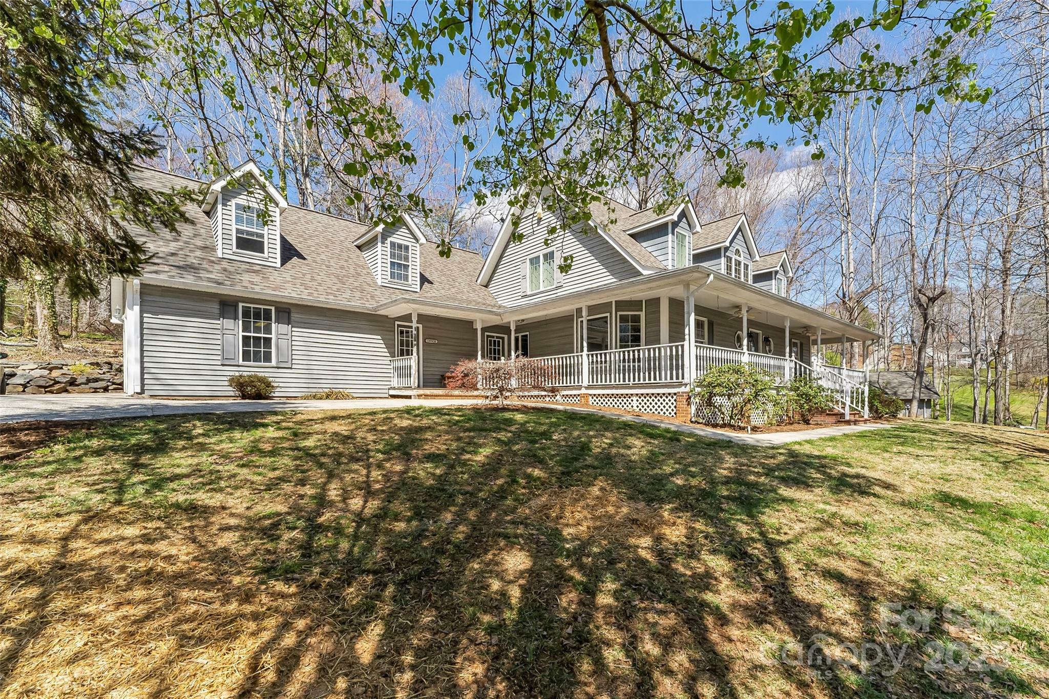 Property Photo: 69 Lakeview Drive NC 28752