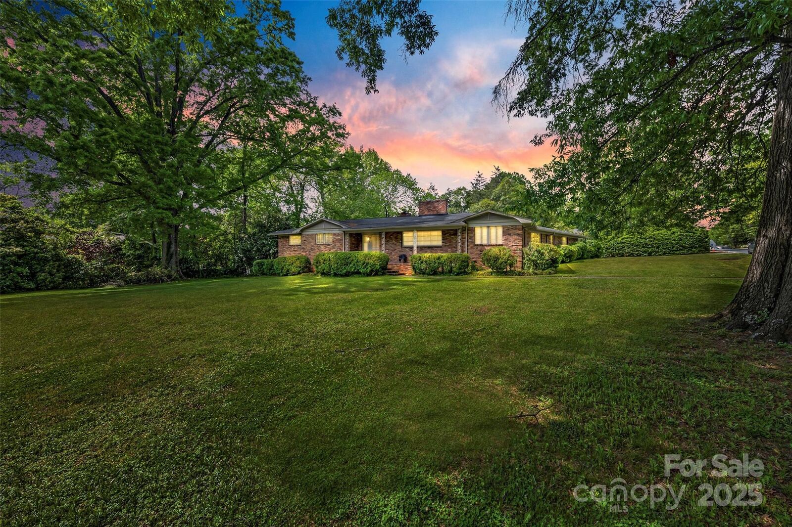 Property Photo:  3330 Foxcroft Road  NC 28211 