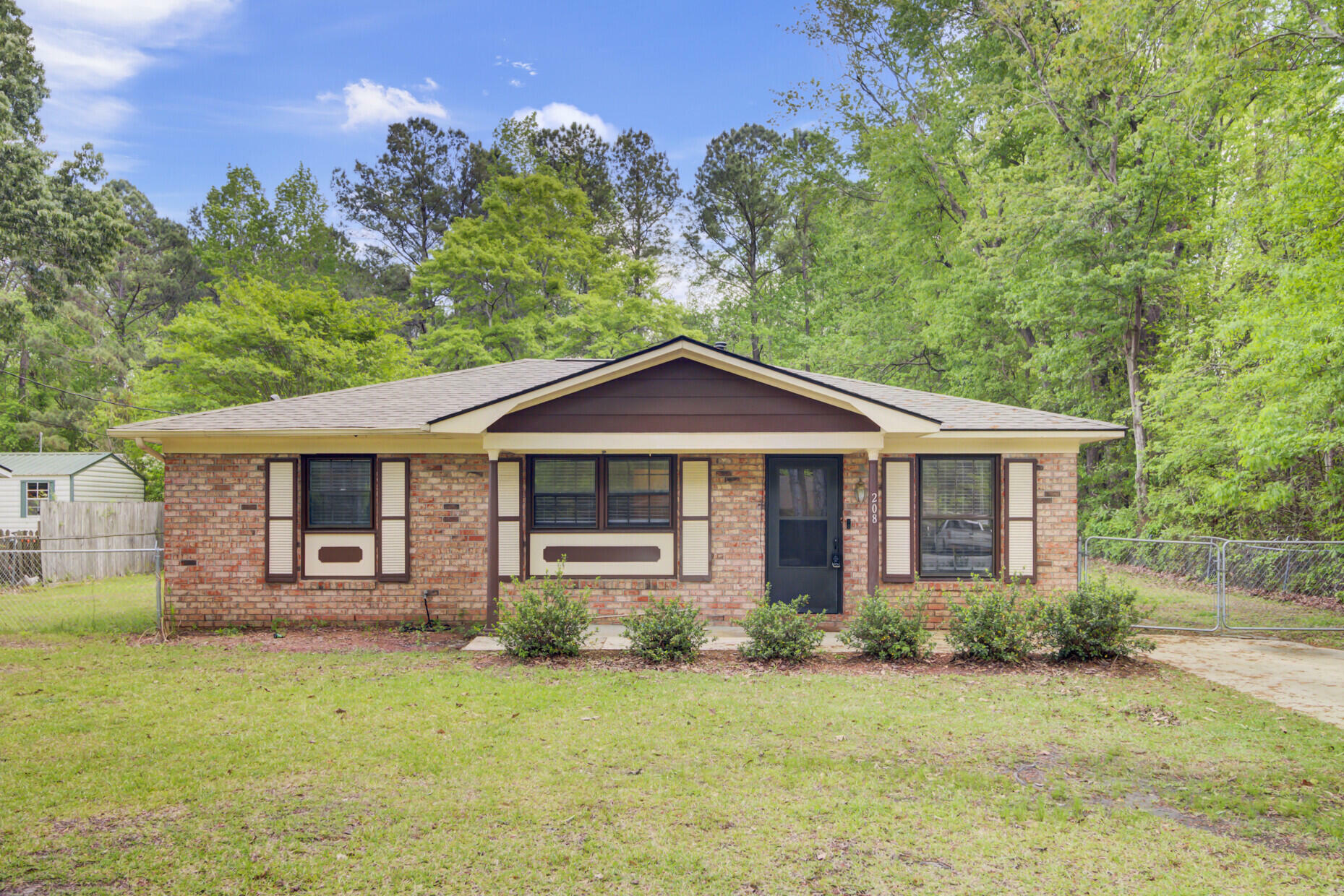 Property Photo: 208 Owens Drive SC 29485