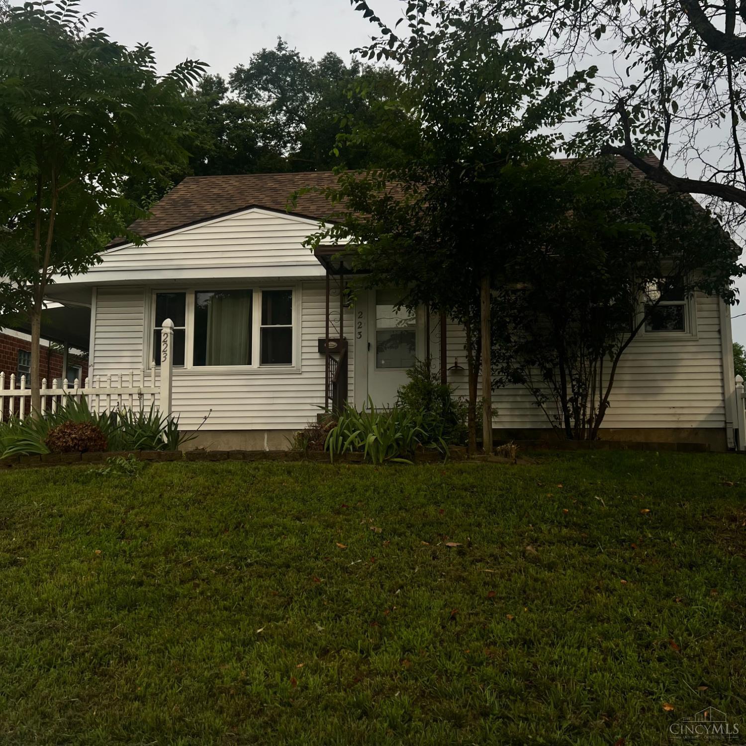 Property Photo: 223 N Cherrywood Avenue OH 45403