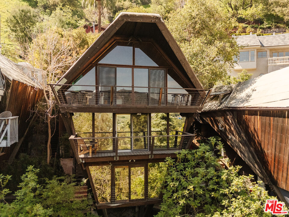 Property Photo: 6894 Pacific View Dr CA 90068