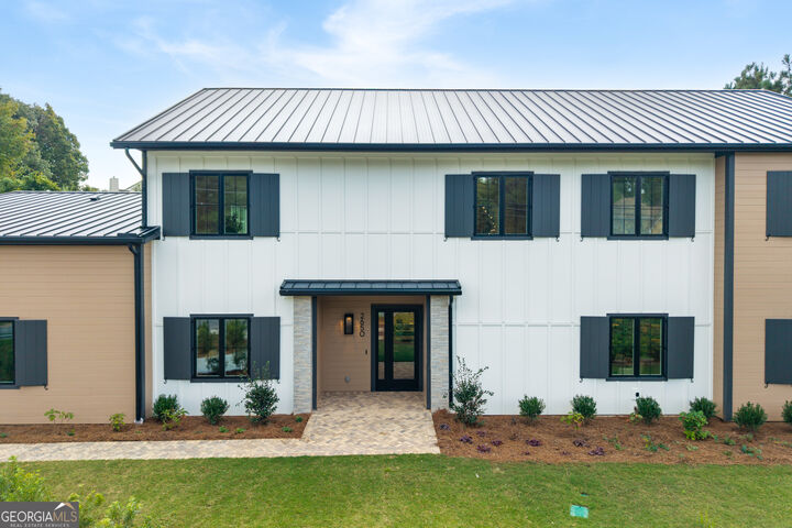 Property Photo: 2650 Roswell Road GA 30062