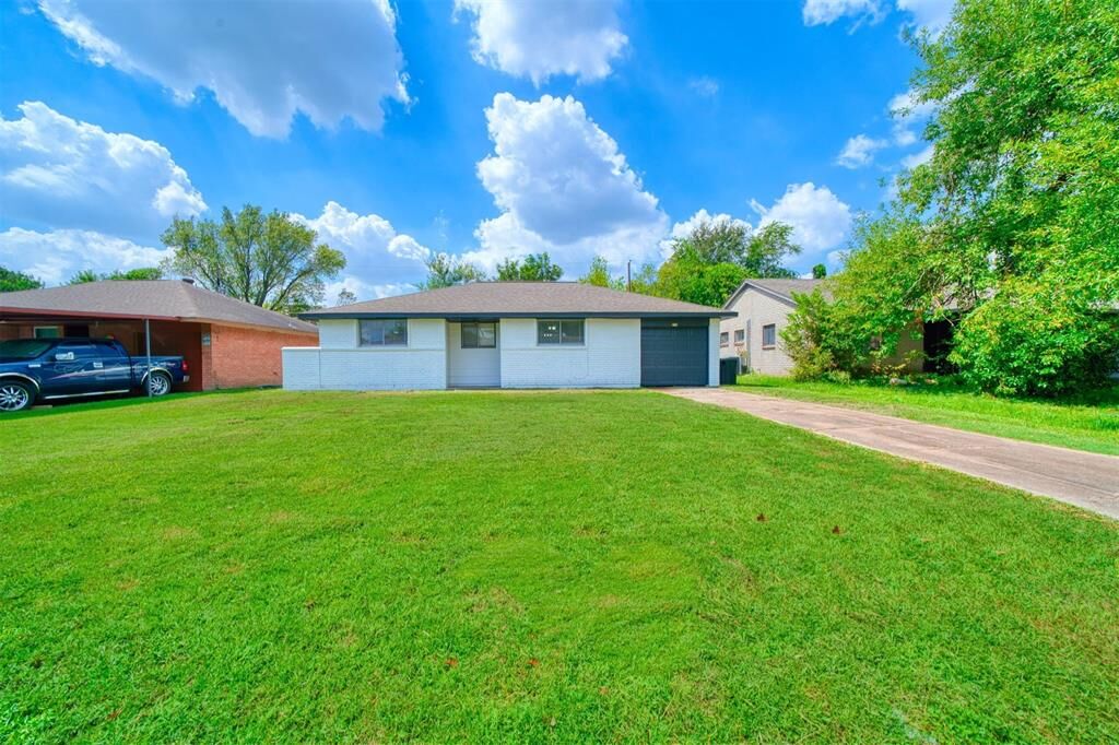 Property Photo:  819 Knob Hollow Street  TX 77530 
