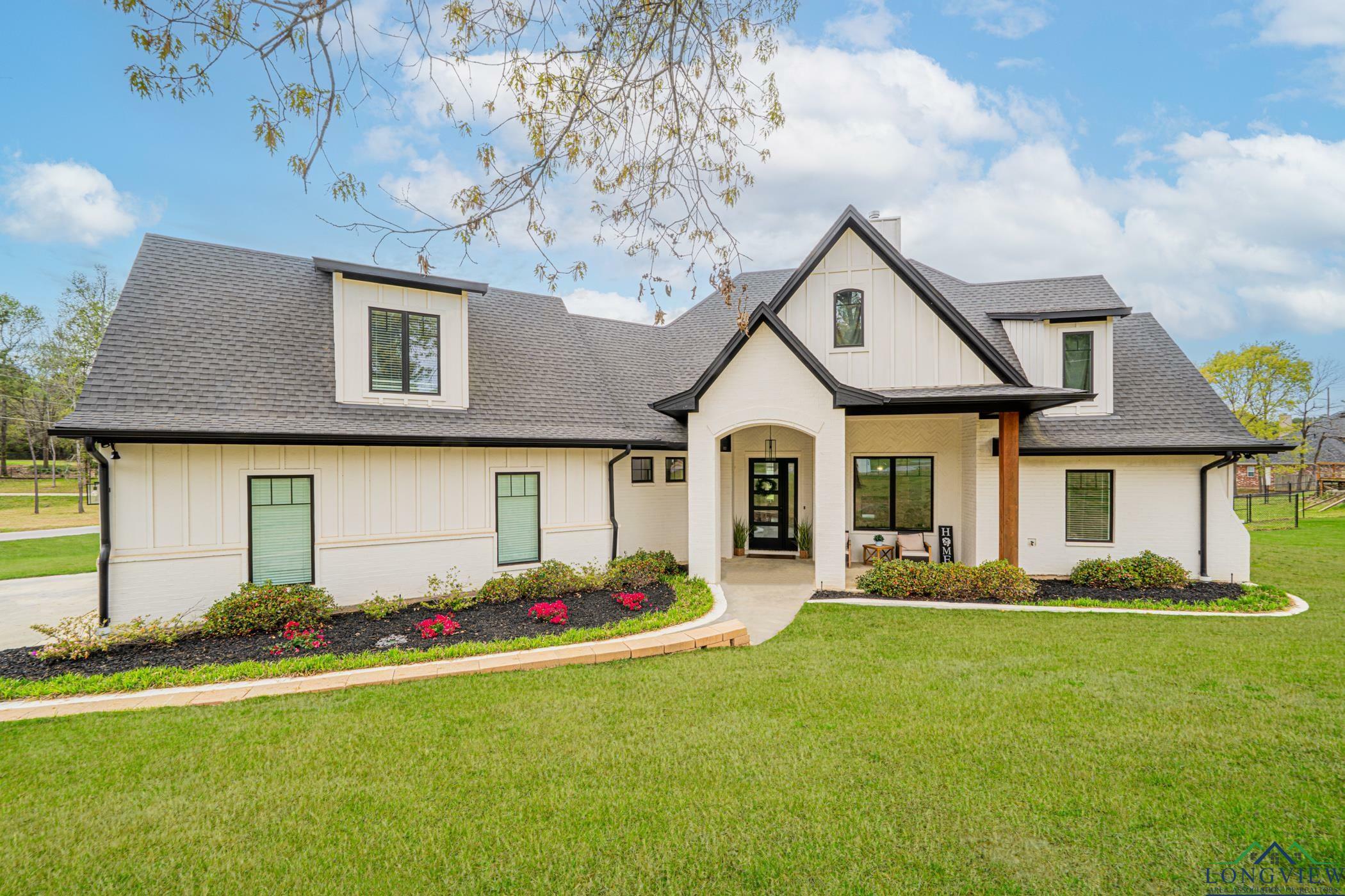 Property Photo: 550 Honeysuckle Ln TX 75605