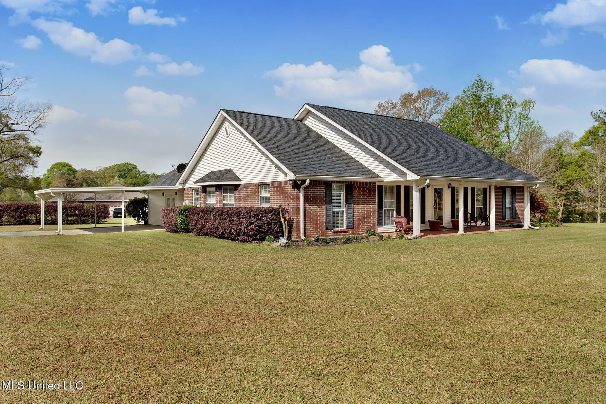 Property Photo: 16 Woodridge Lane MS 39466