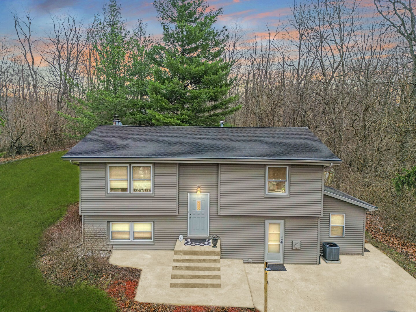 18196 River Road  Danvers IL 61732 photo