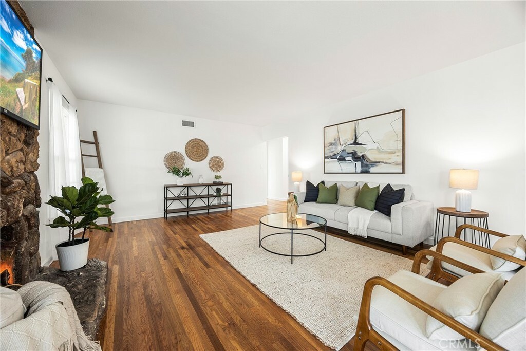 Property Photo: 10335 Larrylyn Drive CA 90603