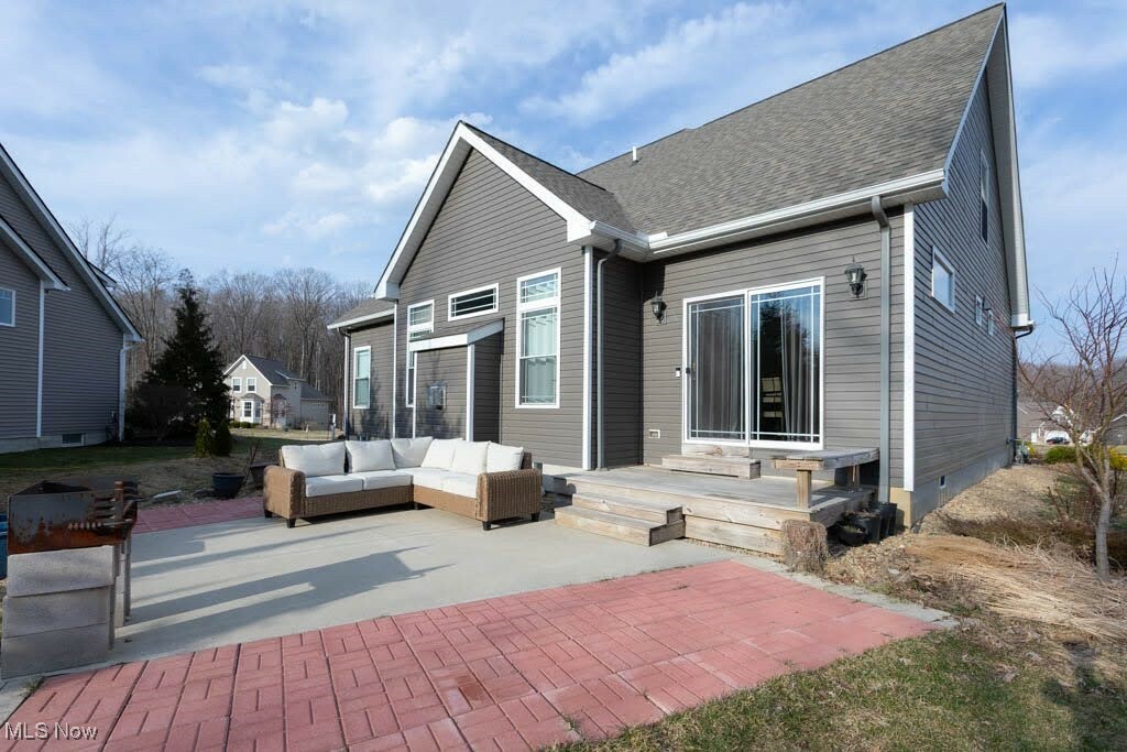 Property Photo: 226 Hidden Glen Trail OH 44024