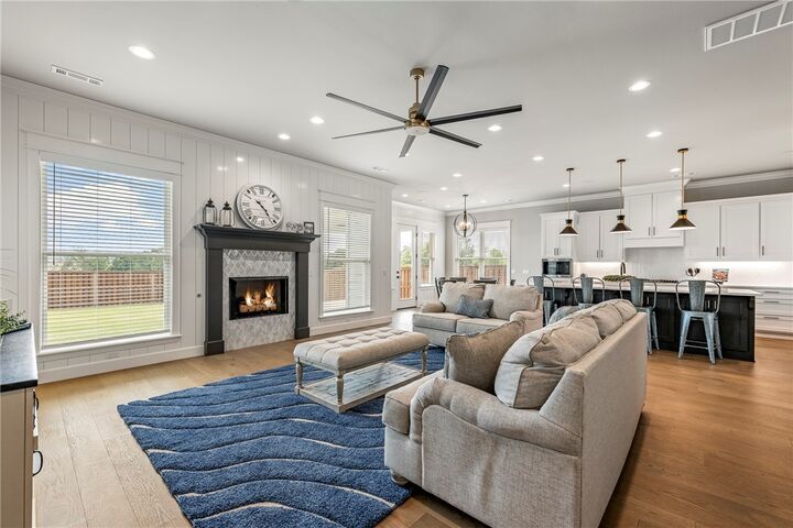 Property Photo:  881 Greenhorn Street  AR 72712 