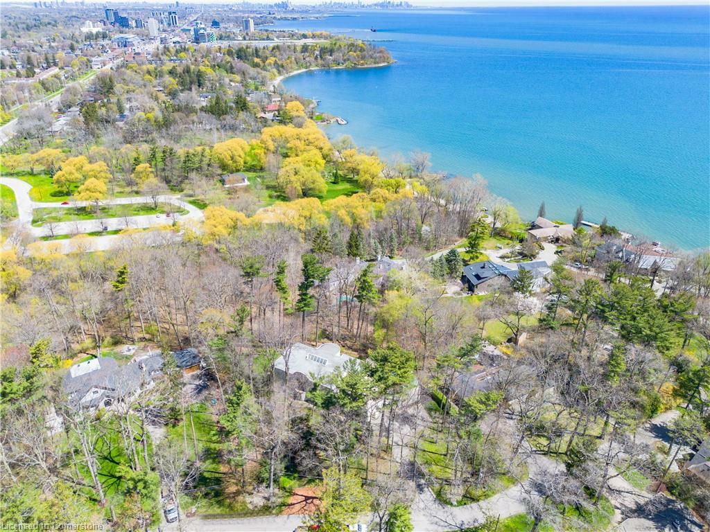 Property Photo: 937 Whittier Crescent ON L5H 2X4