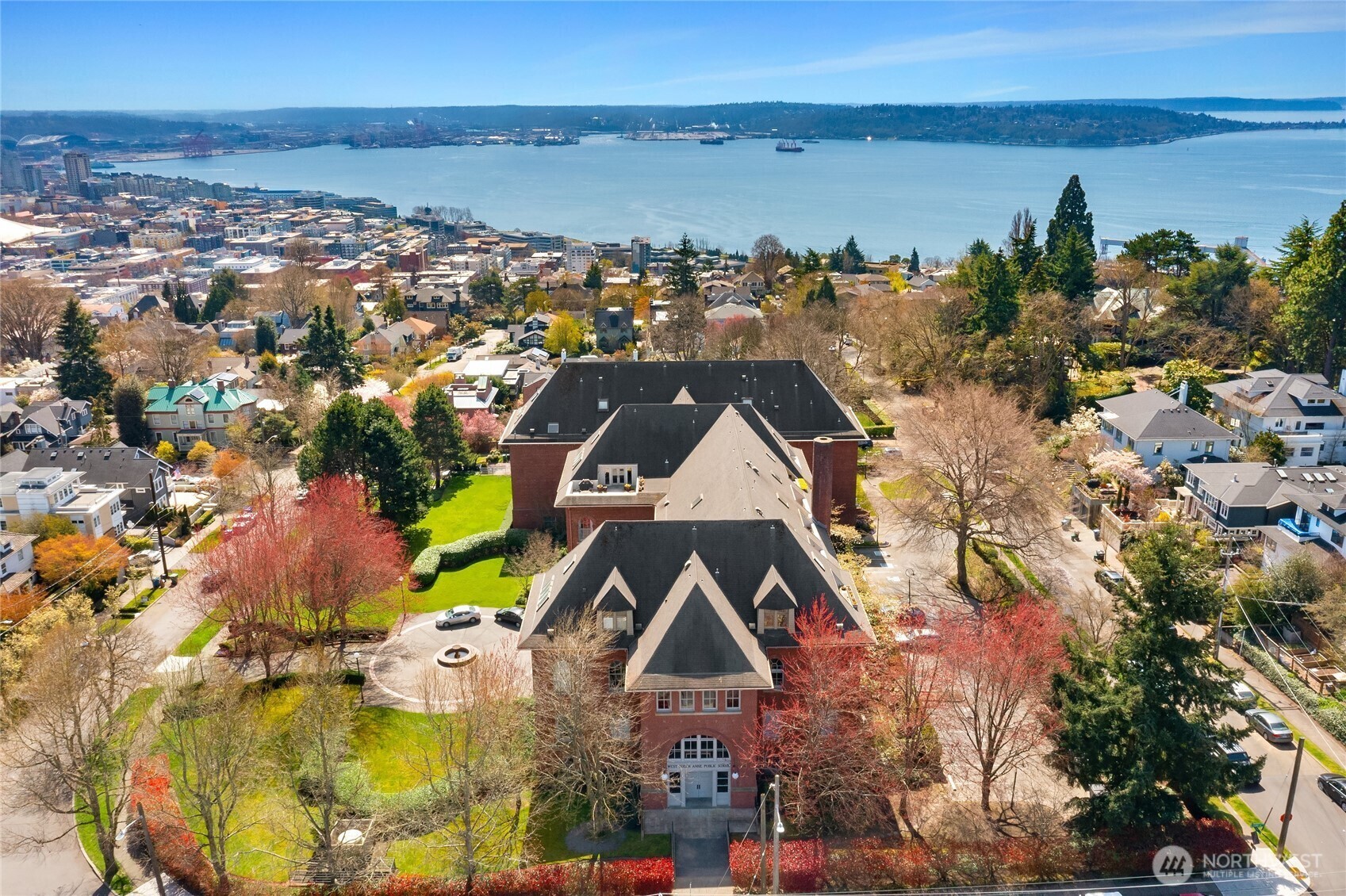 Property Photo:  1401  5th Avenue W 212  WA 98119 
