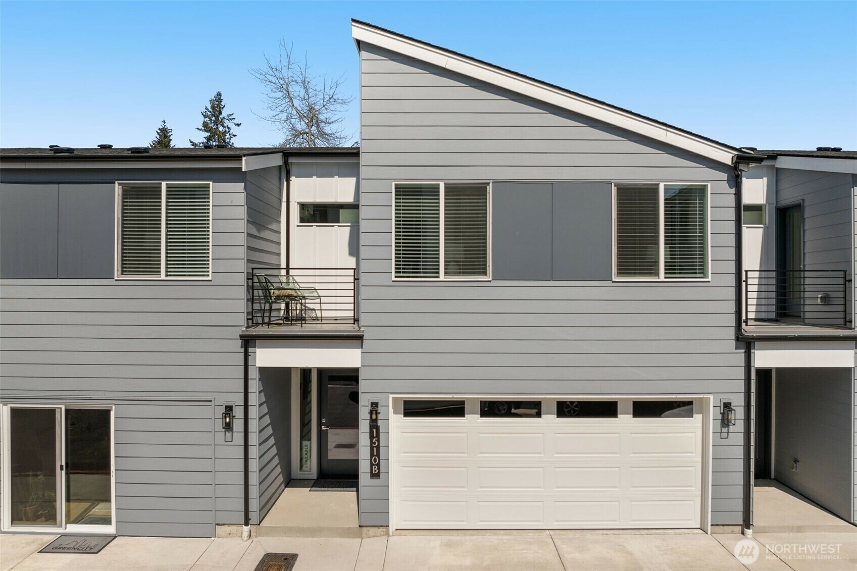Property Photo: 1510 B Hollow Dale Place WA 98204