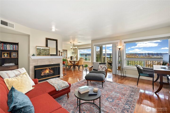 Property Photo: 525 Broadway 207 WA 98402