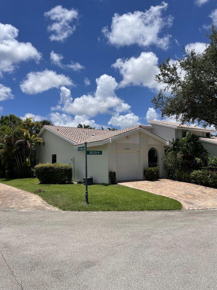 Property Photo:  6104 Belleza Lane  FL 33433 