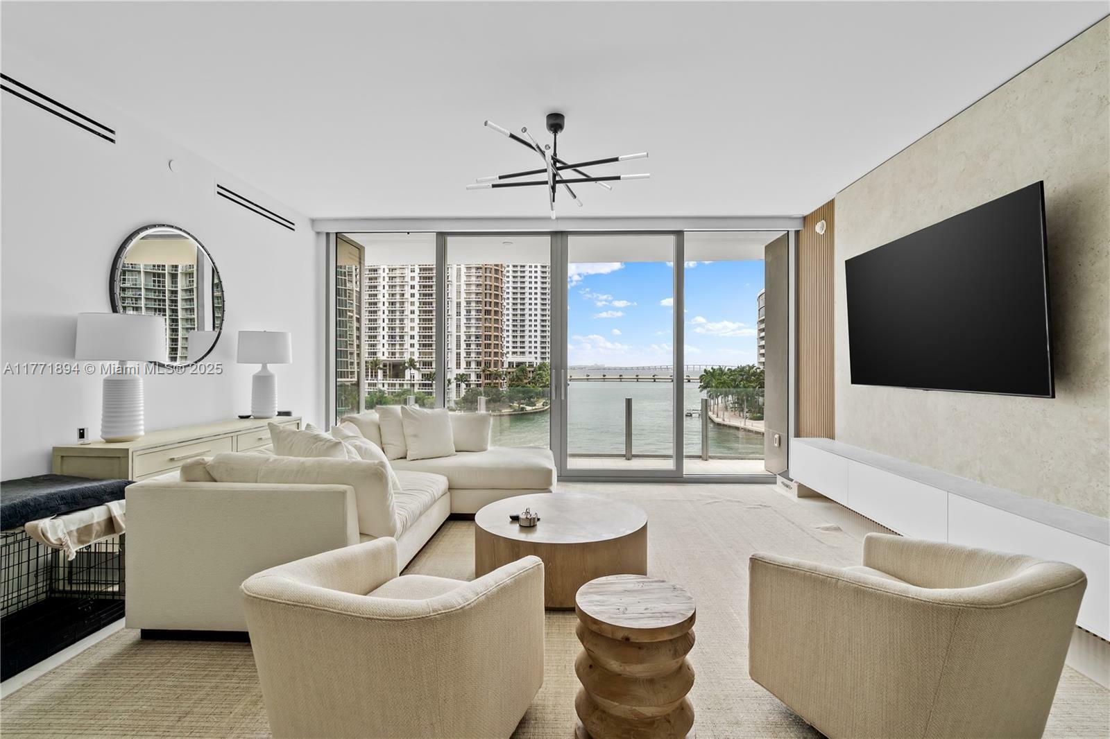 Property Photo: 300 Biscayne Blvd Way 1103 FL 33131
