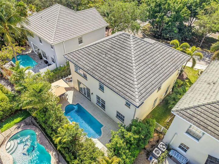 Property Photo: 1307 SW 23rd Ct FL 33315