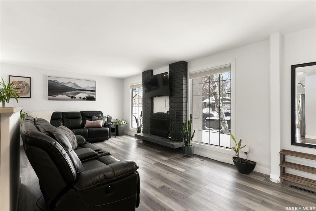 Property Photo: 35 Sommerfeld Drive SK S4V 0C6