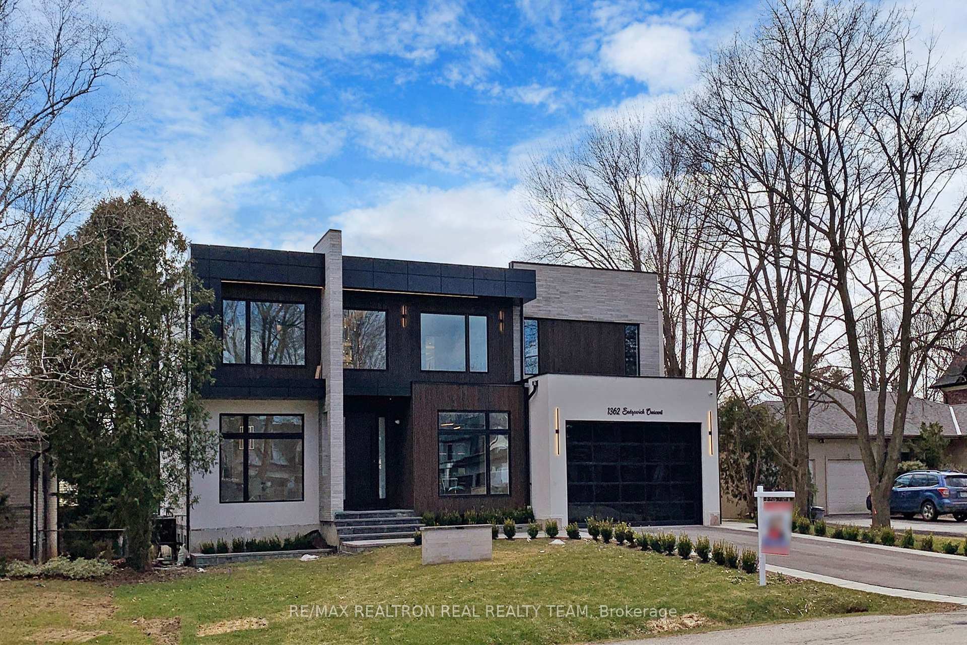Property Photo: 1362 Sedgewick Crescent ON L6L 1X8