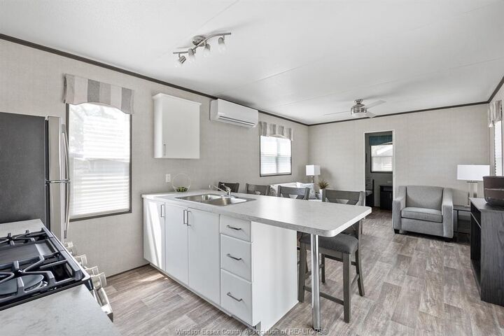 Photo de la propriété:  981 County Rd 2 613  ON N8L 1B4 