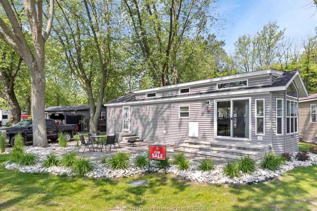 Property Photo:  981 County Rd 2 510  ON N8L 1B4 