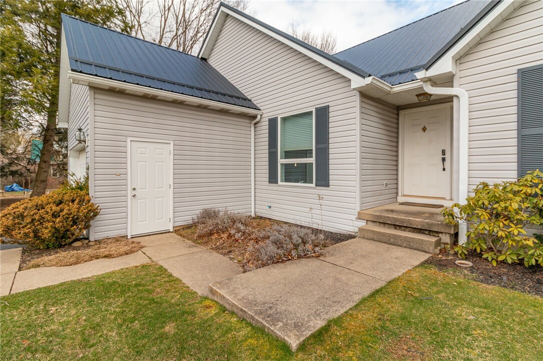 Property Photo: 503 Hemlock Trail PA 16127