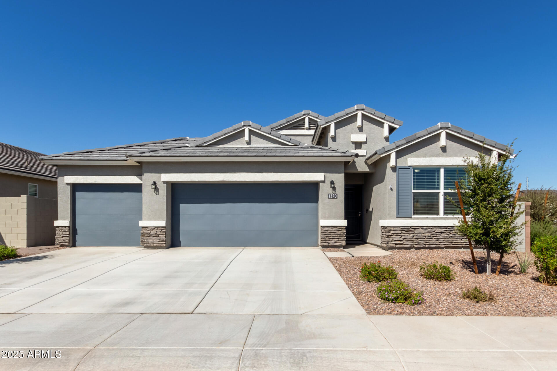 Property Photo: 1370 W Siboney Street AZ 85143
