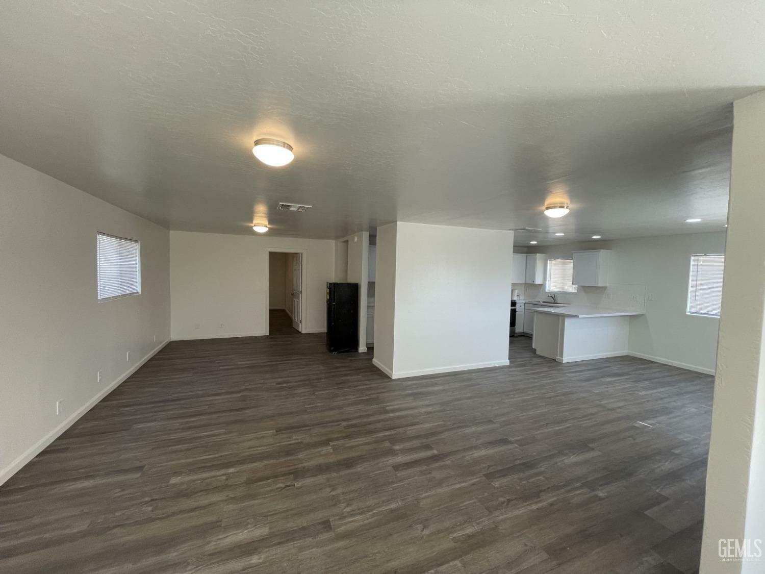 Property Photo: 620 Huskey Drive CA 93308