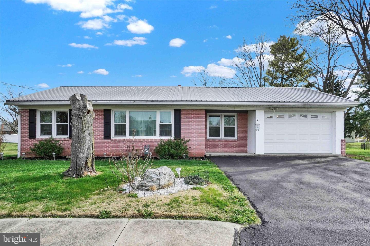 Property Photo: 7 Willow Run Road PA 17315