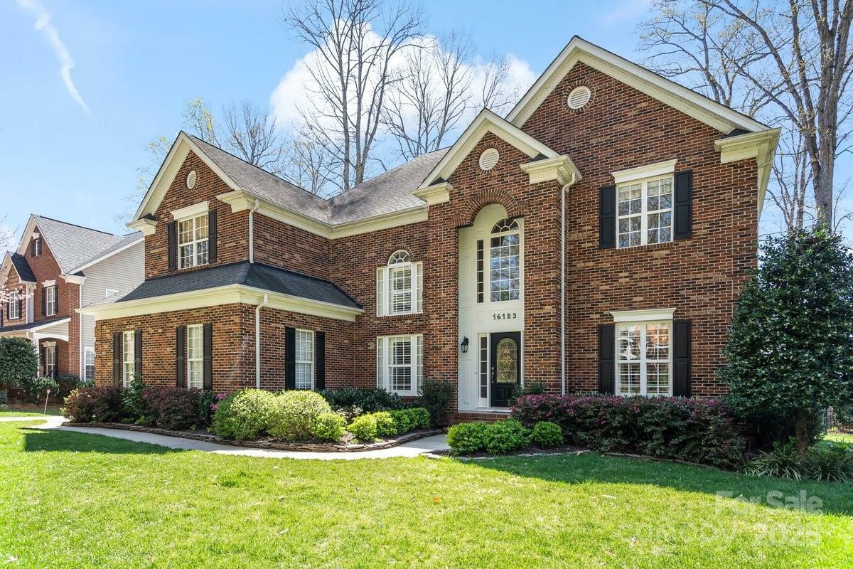 Property Photo:  16123 Chiltern Lane  NC 28078 