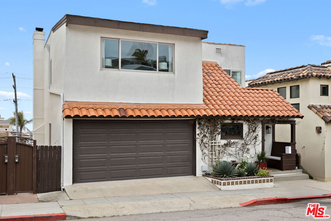 Property Photo:  2055 Manhattan Ave  CA 90254 