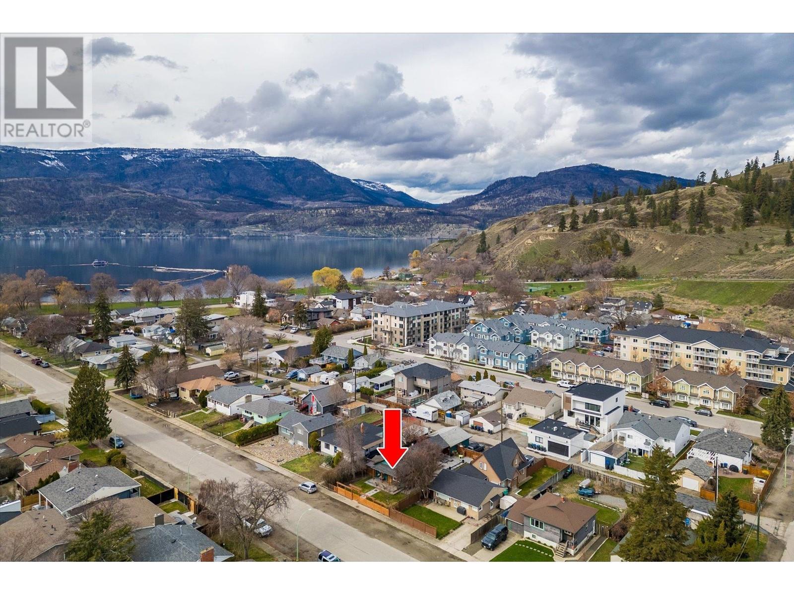 Property Photo: 662 Oxford Avenue BC V1Y 7L7