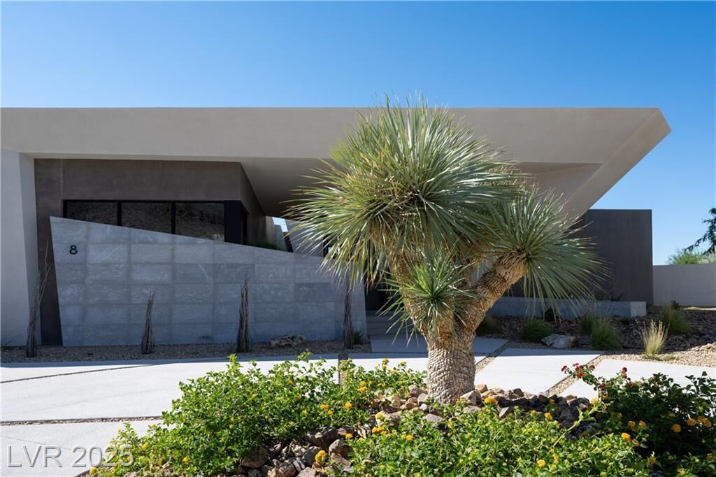 Property Photo:  8 Chisel Crest Court  NV 89012 