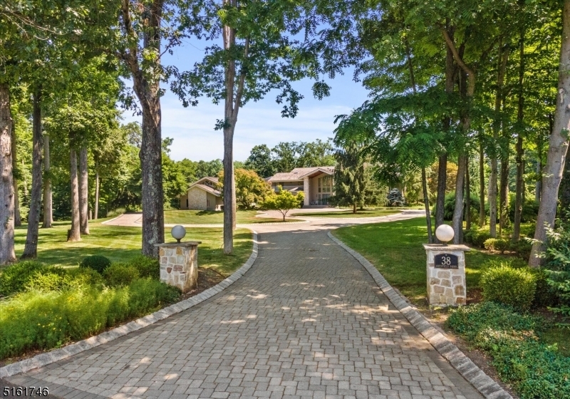 Property Photo:  38 Sheepfield Farms Dr  NJ 07920 