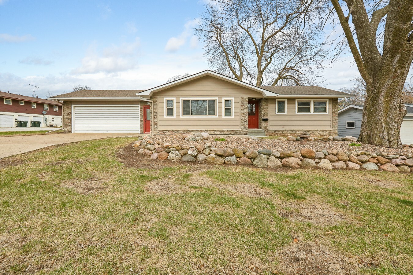 408 Hazel Street  Pella IA 50219 photo