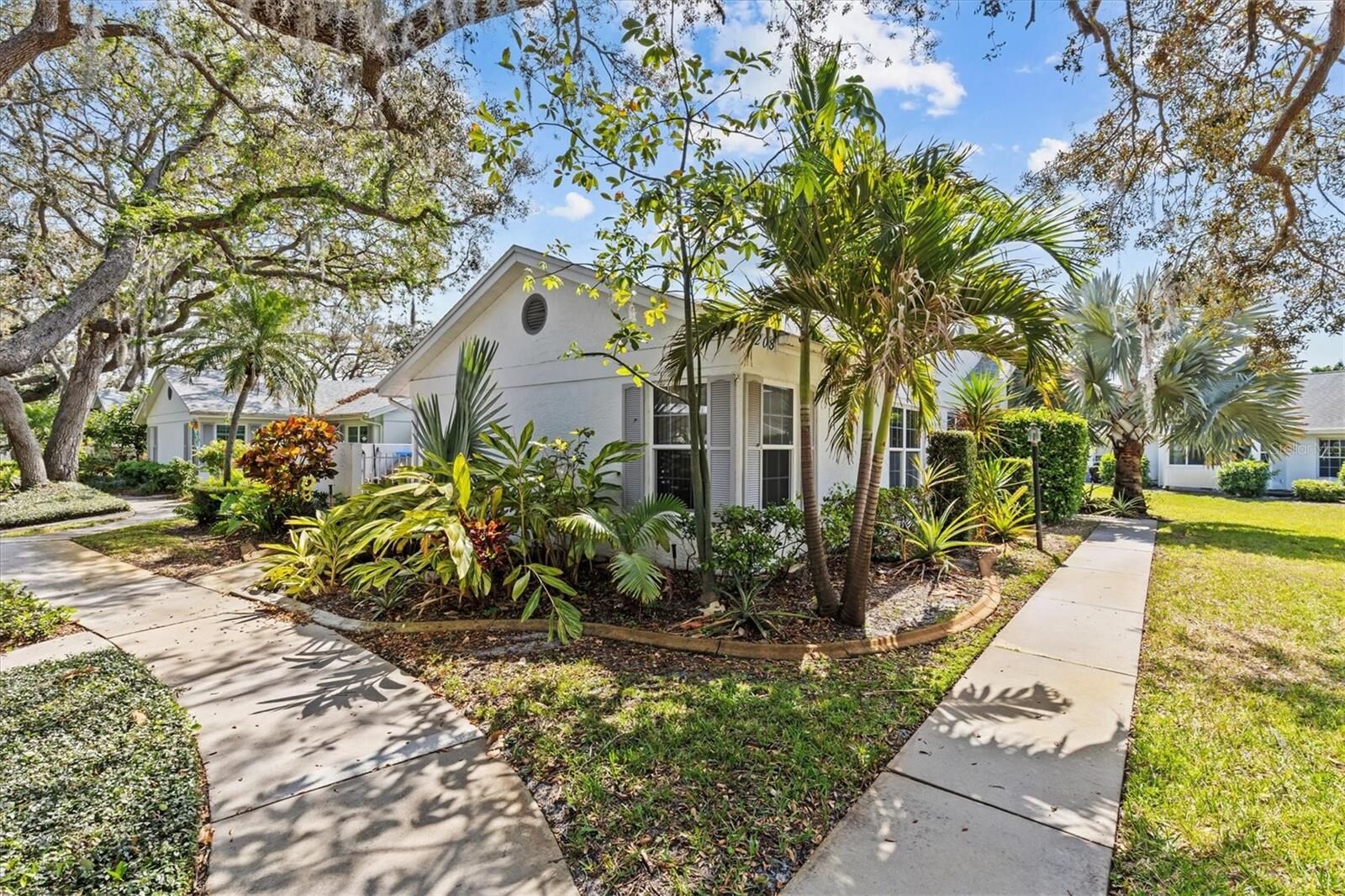 Property Photo: 4208 Edgewood Drive FL 34691