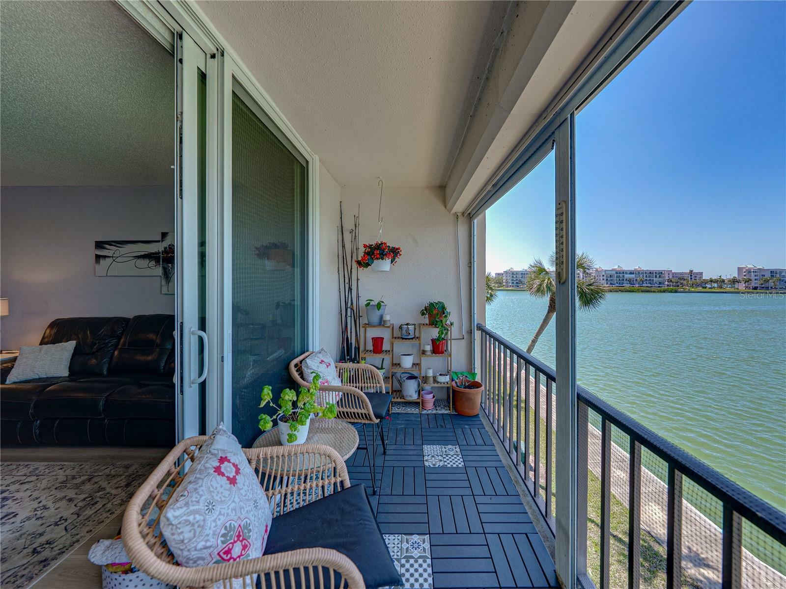 Property Photo:  
