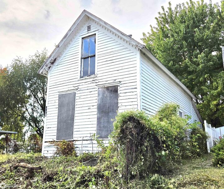 Property Photo:  1309 S 10th Street  IA 52601 