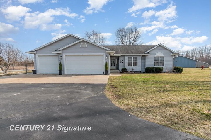 3334 E Freeland Road  Freeland MI 48623 photo