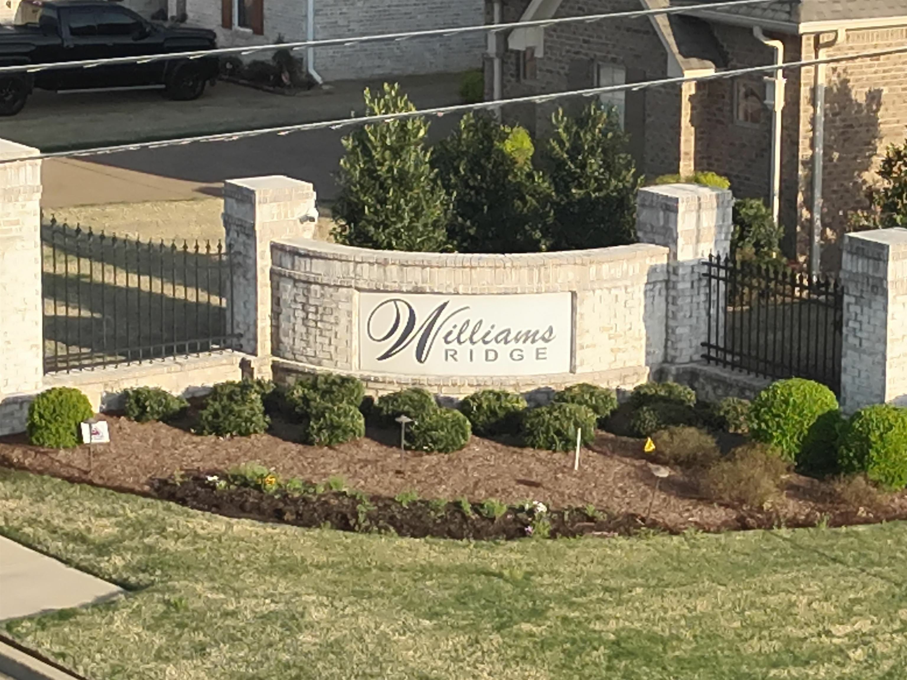 Property Photo:  3444 Hatton Dr  MS 38651-1025 