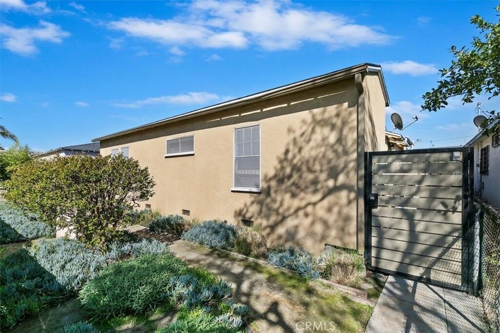 Property Photo:  1750 Chestnut Avenue  CA 90813 