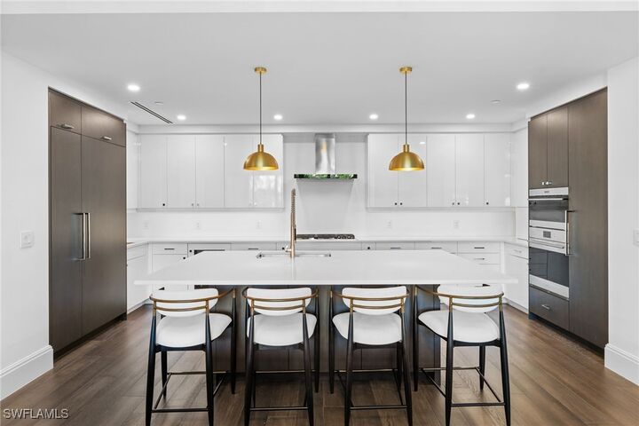 Property Photo: 1130 3rd Avenue S 215 FL 34102