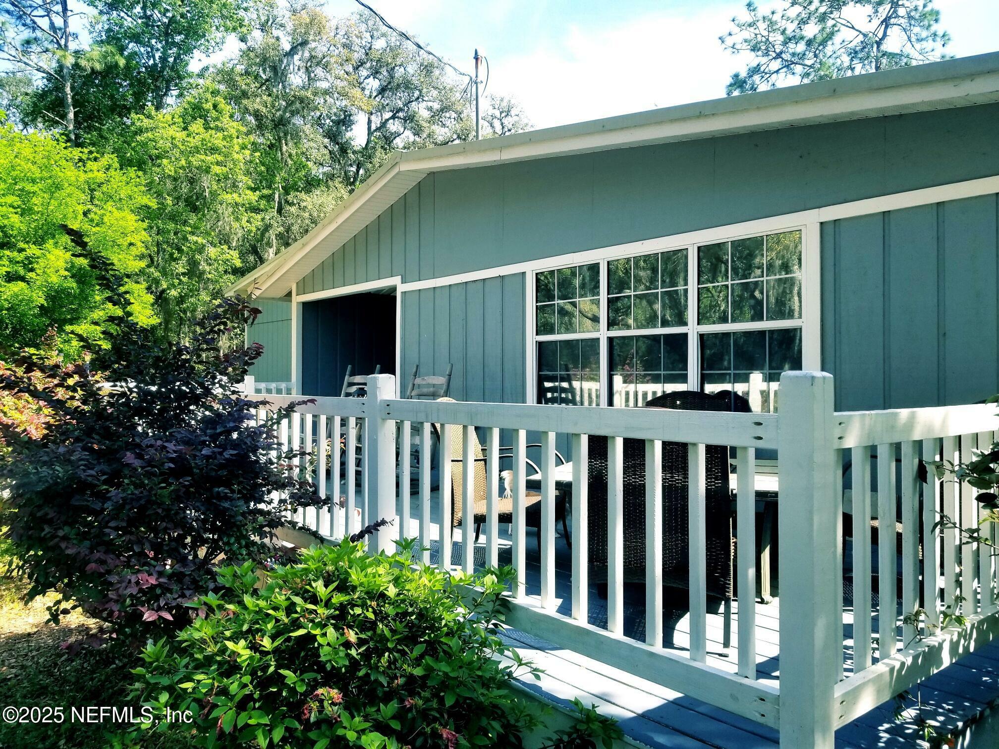 Property Photo: 162 Keuka Road FL 32148