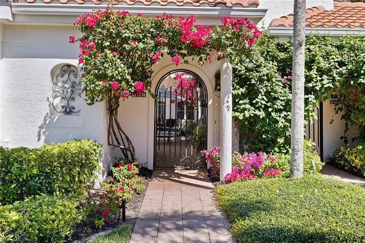 Property Photo: 425 2nd Ave S A1 FL 34102